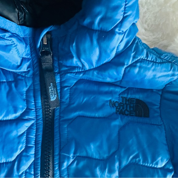 The North Face Kids Quilted Thermoball Puffer Jacket in Blue - Picture 2 of 5